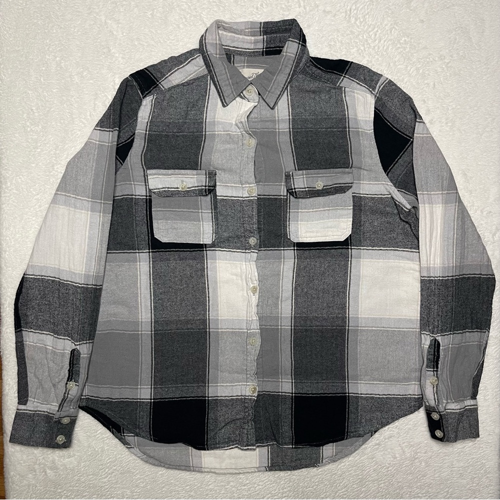 Universal Thread Button Up Size S